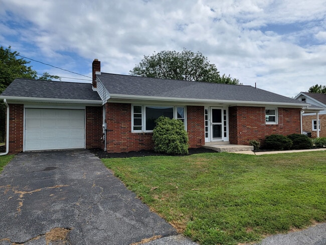 Building Photo - 110 S Ridge Rd