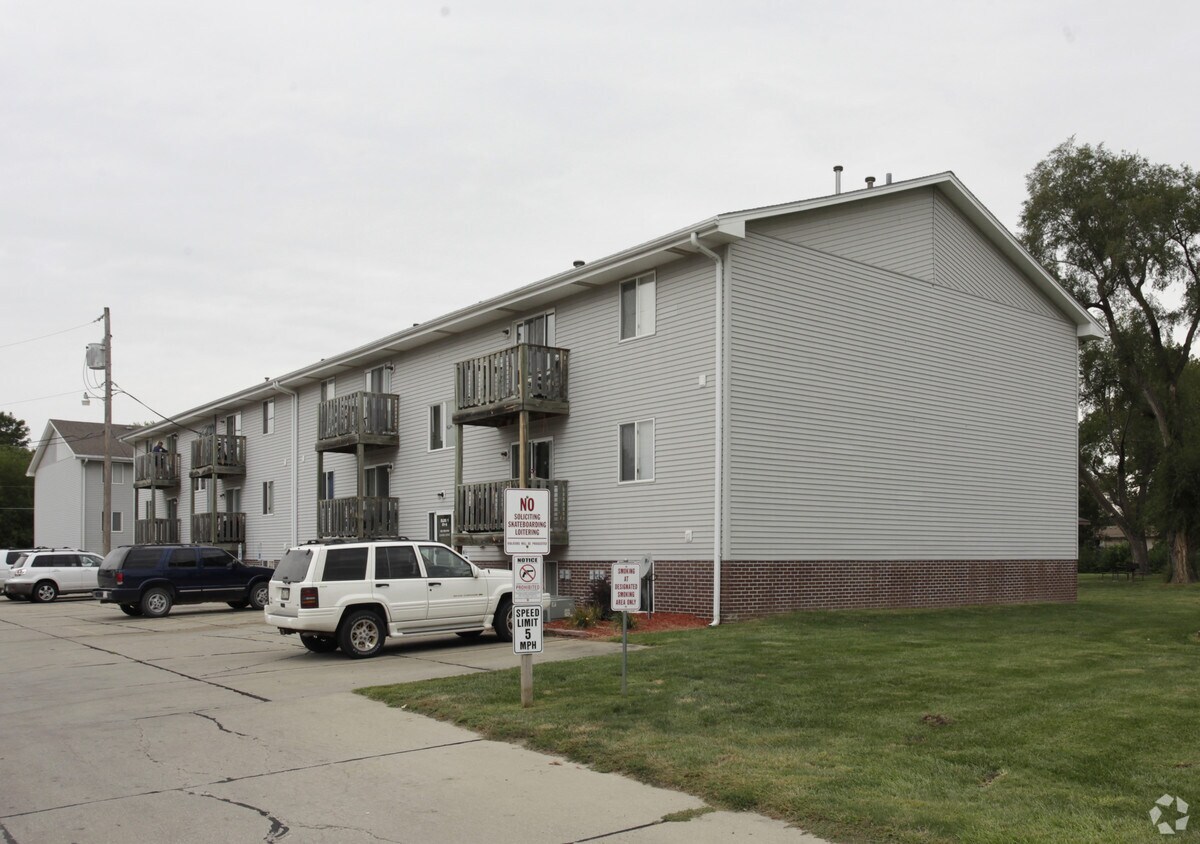Building Photo - Platte Valley Apartment Homes