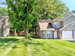 Building Photo - 4917-4919-4919 W Millbrook Dr