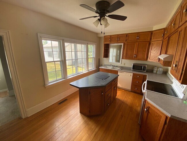 Building Photo - Quam Properties