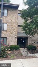 Building Photo - 10572 Twin Rivers Rd