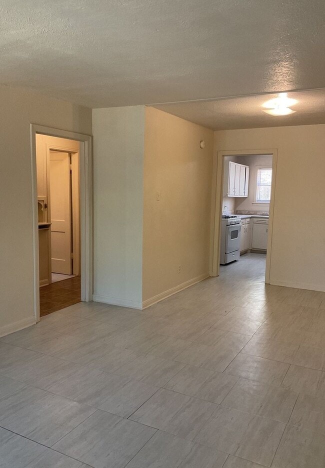 Foto del edificio - 1509/1511 Poage Avenue