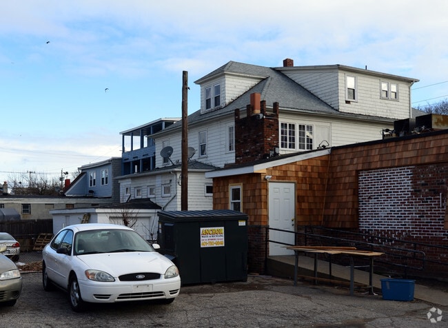 Foto del edificio - 349-351 Dyer Ave