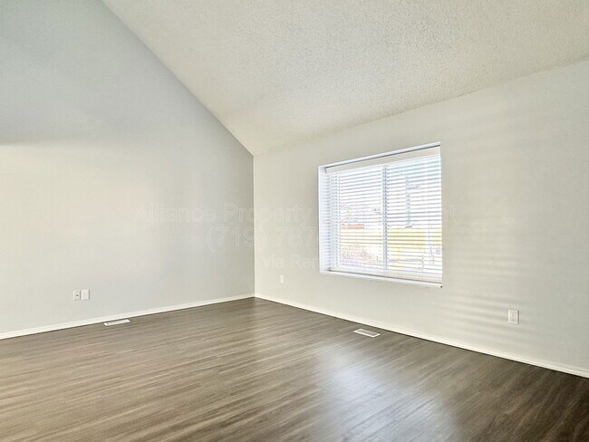 Foto del edificio - 3465 Kirkwood Dr