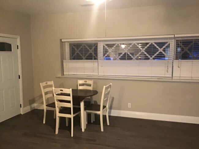 Foto del edificio - 606 Maple Ave