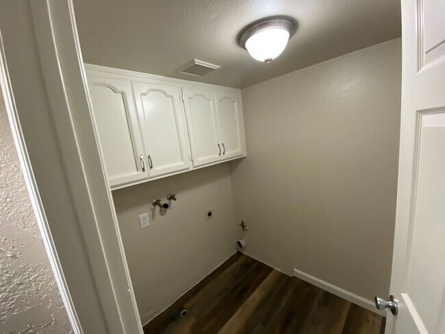 Foto del edificio - Available Soon! Fully Rehab!