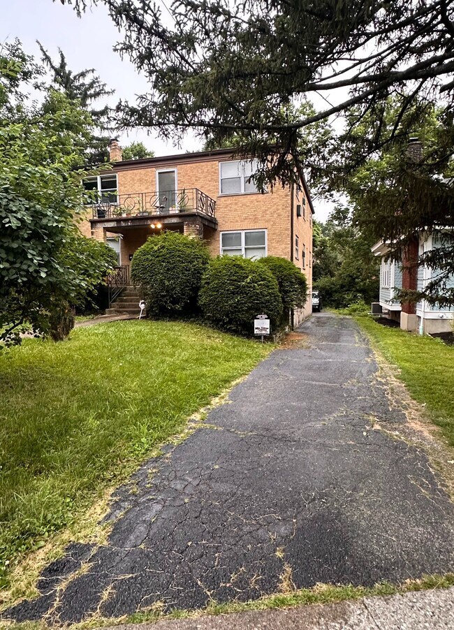 Building Photo - 2915 Mignon Ave