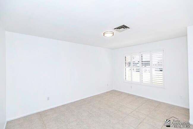 Building Photo - 1424 W Santa Maria Way