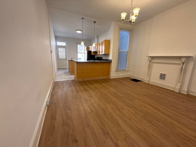 Building Photo - 450 E Lorraine Ave