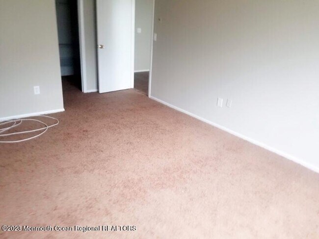 Building Photo - 307 Tulip Ln