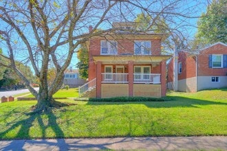 Building Photo - 2502 Alberta Ave SW