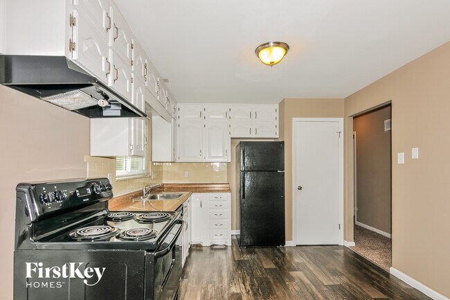 Building Photo - 5708 Madlar Ln