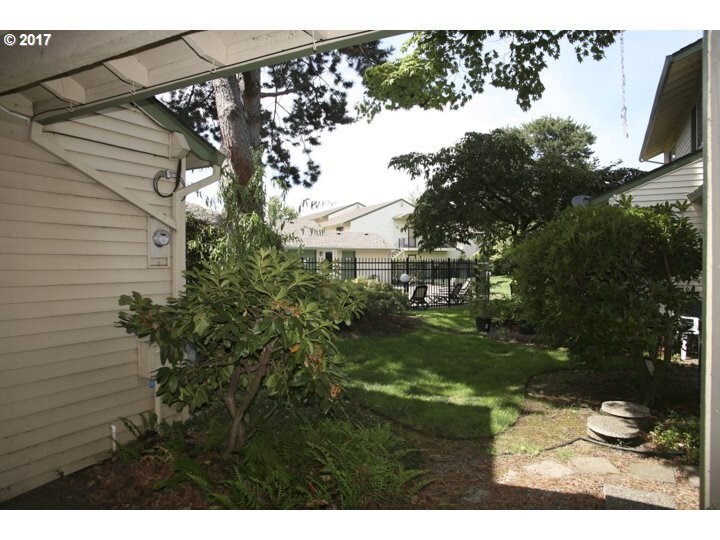 555 N Hayden Bay Dr, Portland, OR 97217 Condo for Rent in Portland