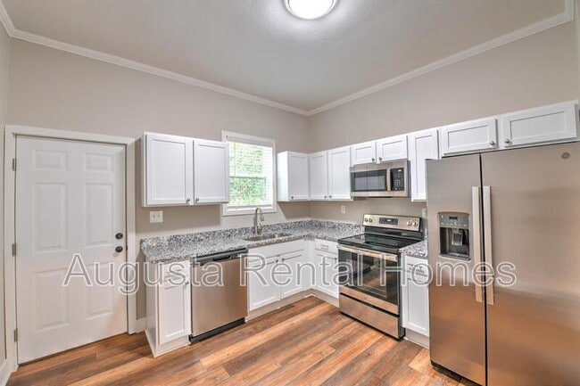 Building Photo - 206 N Hankinson St