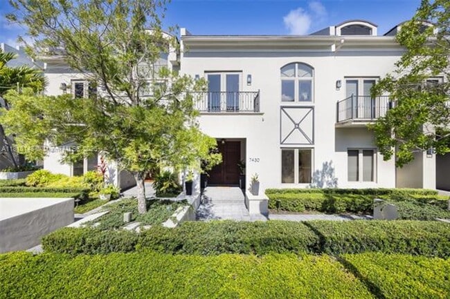 Building Photo - 7430 SW 56th Ct