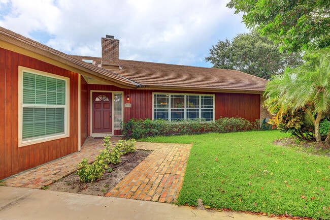 Building Photo - 5741 SE Winged Foot Dr