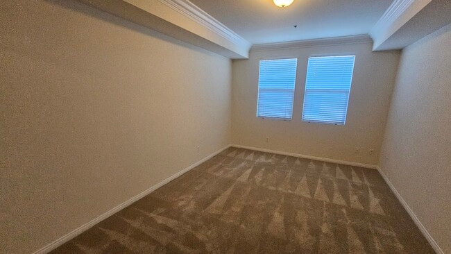 Building Photo - 949 N Croft Ave