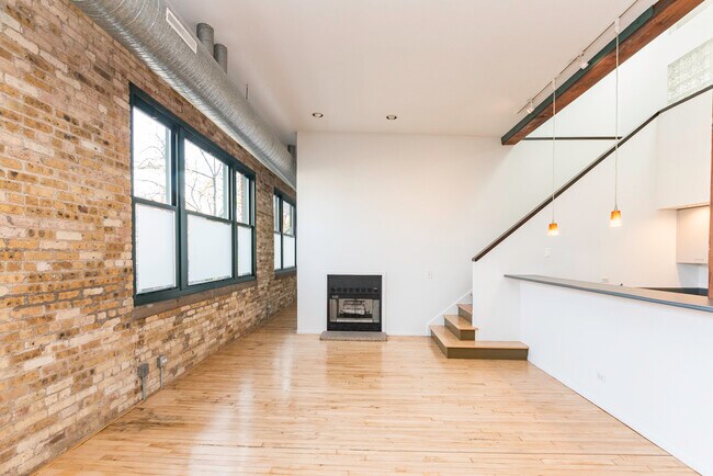 Building Photo - 932 W Wrightwood Ave