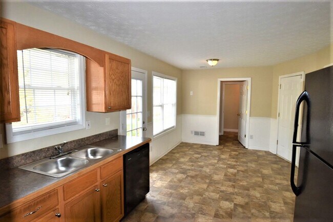 Building Photo - 1847 Summit Creek Way