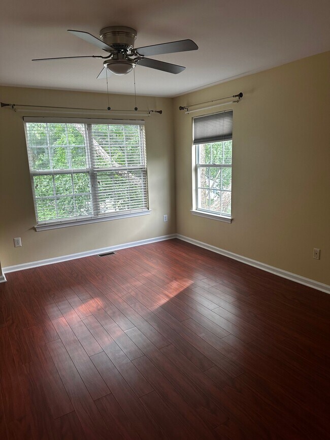 Foto del edificio - 1311 Blossom Cir
