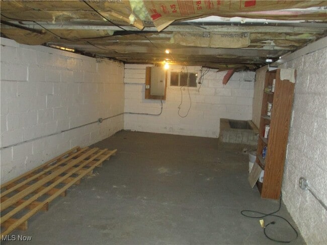 Building Photo - 7180 Chagrin Rd