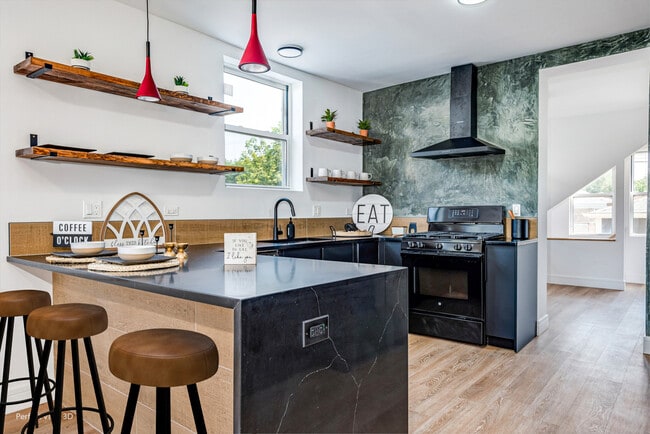 Building Photo - 3911 N Oriole Ave