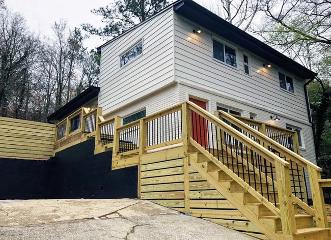 Building Photo - 2017 Kenwood Pl SE