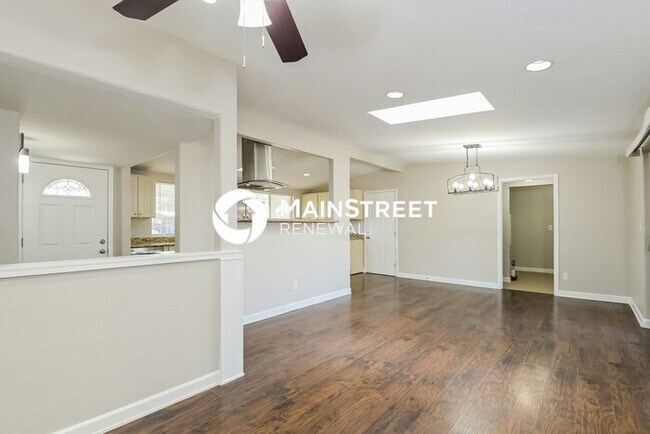 Building Photo - 3 Bedroom Pet-Friendly Home in Tucson, AZ with Main Street Renewal