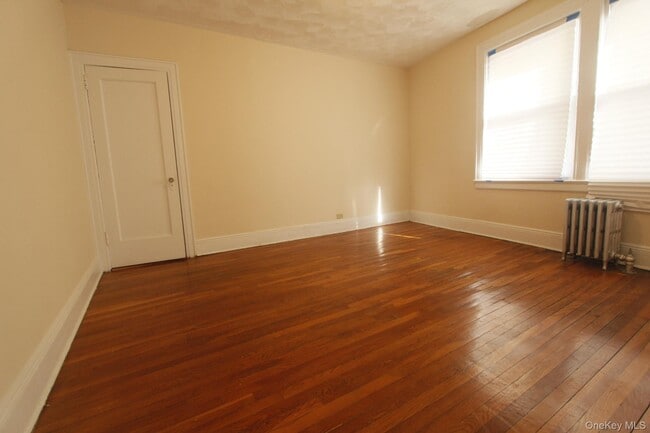 Building Photo - 477 Merrick Rd