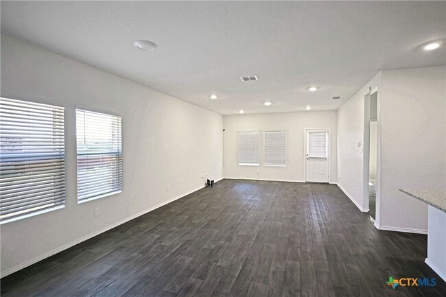 Building Photo - 884 Armadillo Dr