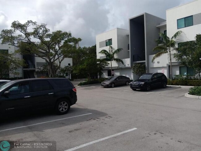 Foto del edificio - 3050 NW 68th St