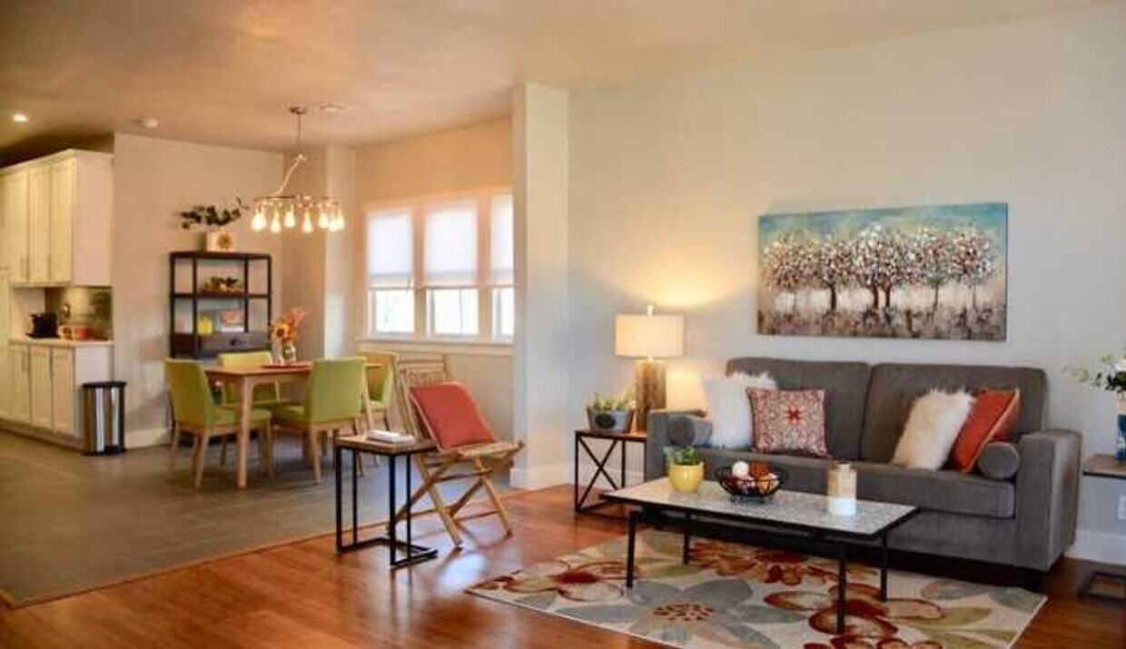 Foto principal - Stunningly Remodeled 3-Bedroom Home in the...