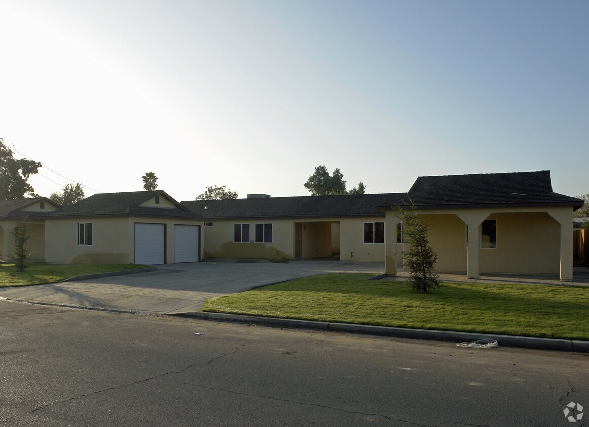 Building Photo - 3650 E Eugenia Ave