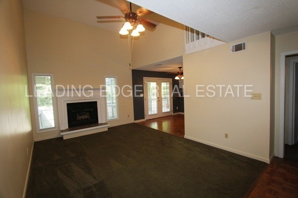 Foto del edificio - 3133 Village West Dr