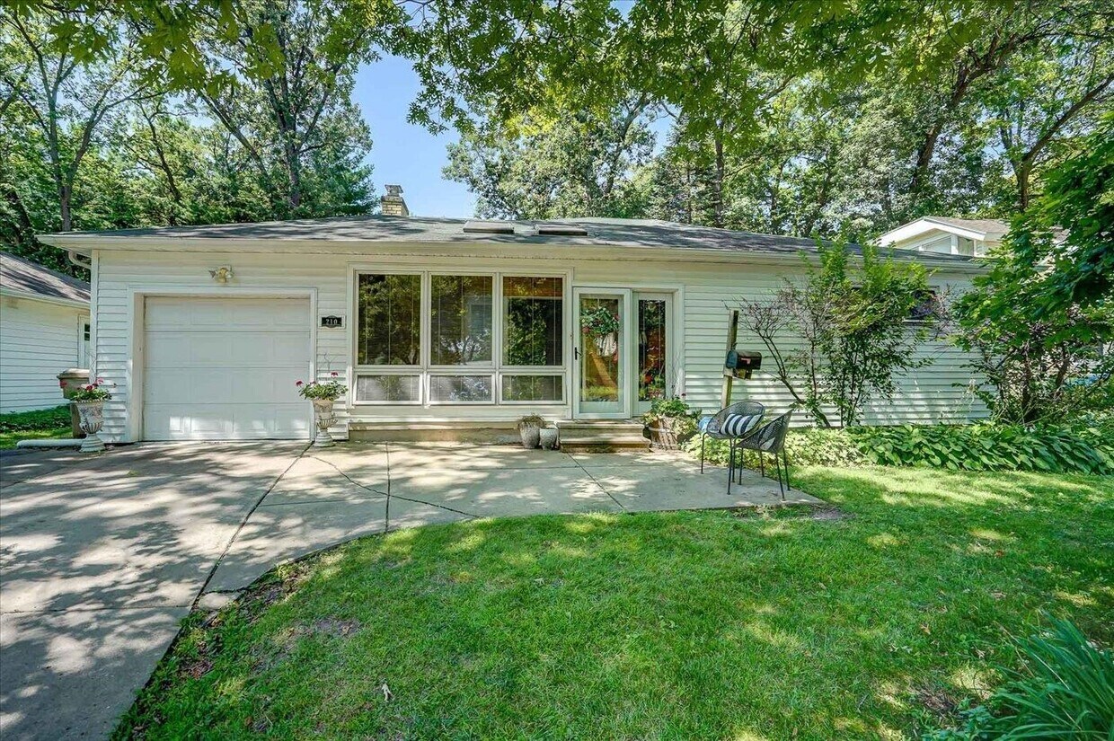 Foto principal - 210 Glenway St