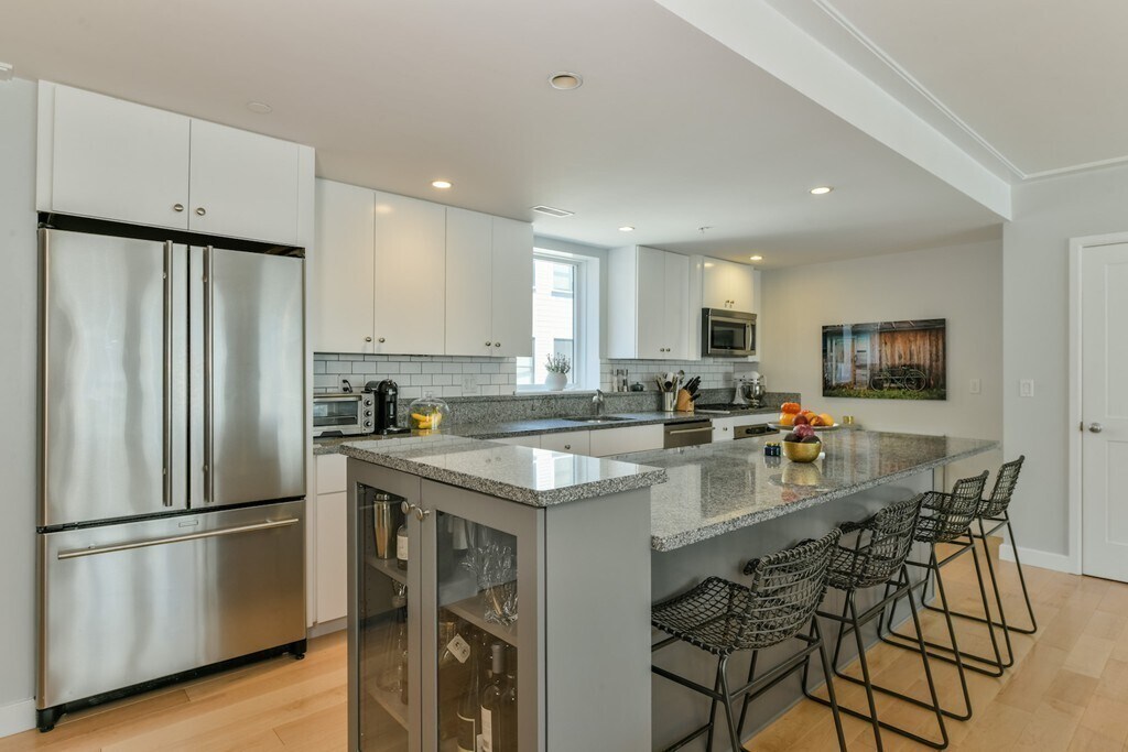 Foto principal - 335 W 2nd St