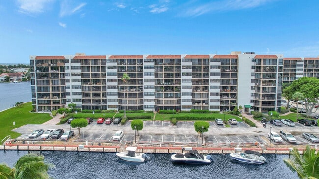 Foto del edificio - 899 Jeffery St