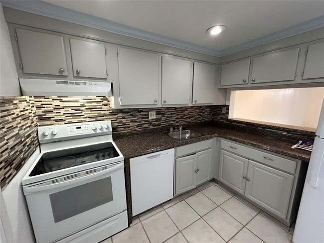 Foto del edificio - 8000 Fairview Dr