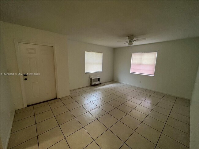 Building Photo - 1610 NW 52nd Ave