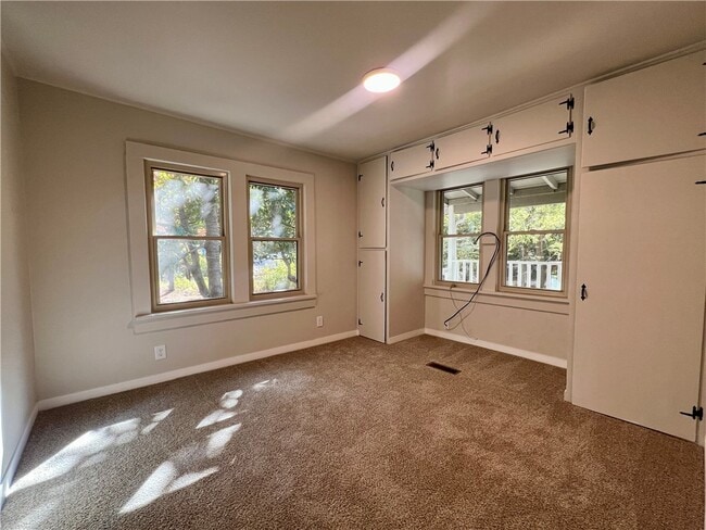 Foto del edificio - 872 Butterfield Ave