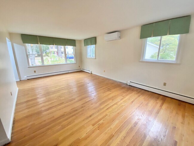 Building Photo - 4 Bedroom Home in Burlington VT Available ...