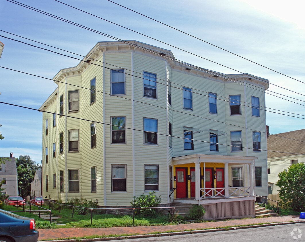 Building Photo - 55-57 Brackett St