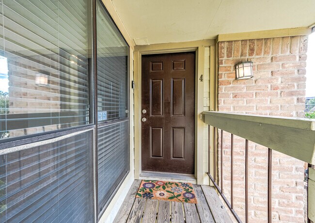 Building Photo - 1881 Bering Dr