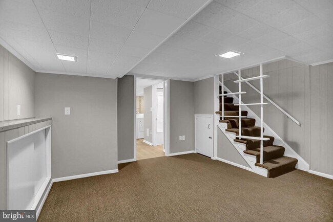 Building Photo - 2857 Plainfield Rd