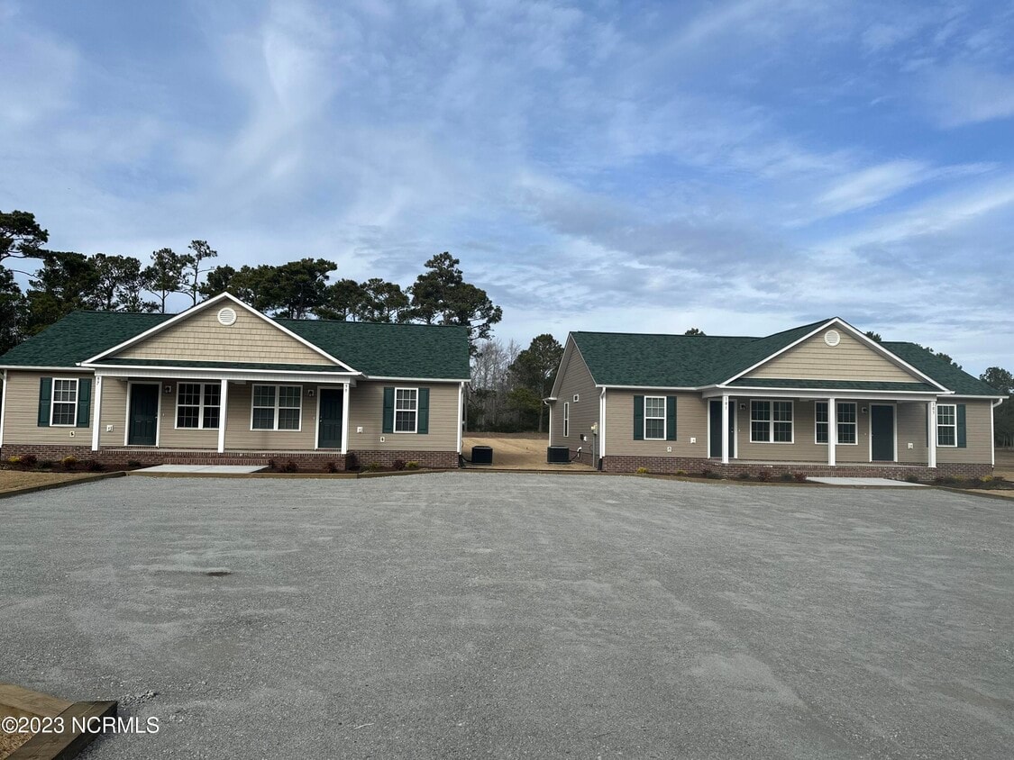101 Oyster Ln, Hubert, NC 28539 Townhome Rentals in Hubert NC
