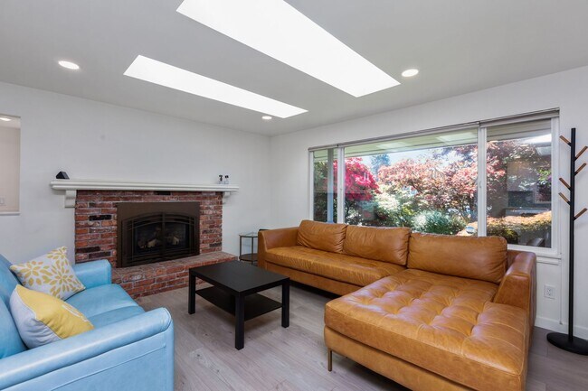 Building Photo - Beautiful 4 Bedroom Home in Richmond