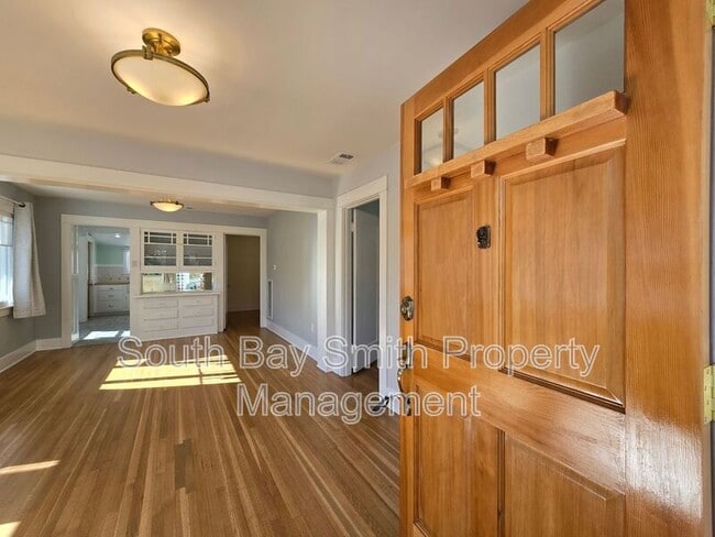 Building Photo - 223 S Guadalupe