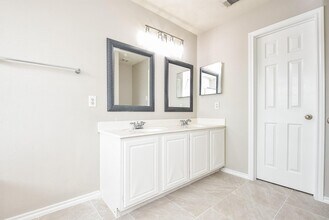 Building Photo - 5619 Stonecloud Ln