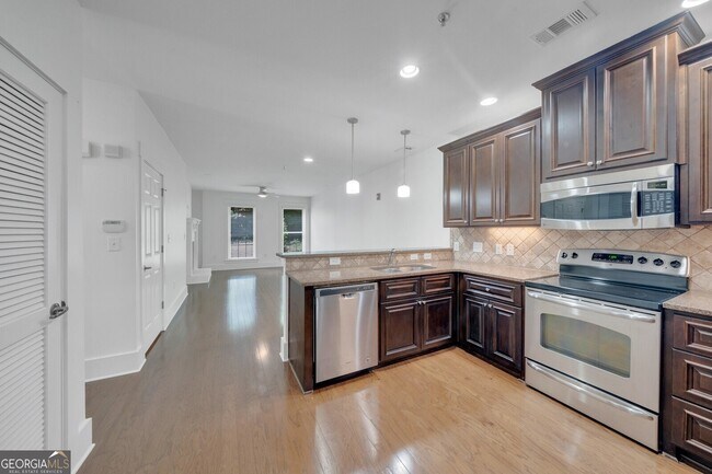 Foto del edificio - 2360 Logan Cir NE