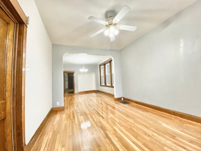 Building Photo - 2221 N Springfield Ave